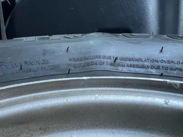 Tyre sidewall with a visible bulge